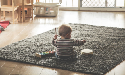 Quels jouets choisir pour stimuler la réflexion et la motricité du bébé ?